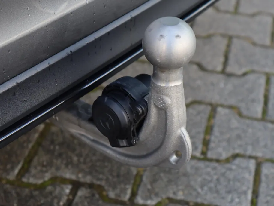 Mercedes-Benz A-Klasse 180 Star Edition Luxury Line l Trekhaak l Achteruitrij camera l Stoelverwarming l Ambiente lichtpakket
