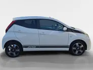 Toyota Aygo 1.0 VVT-i x-play | Airco | Bluetooth | Camera | 5 deurs | Zwart dak |