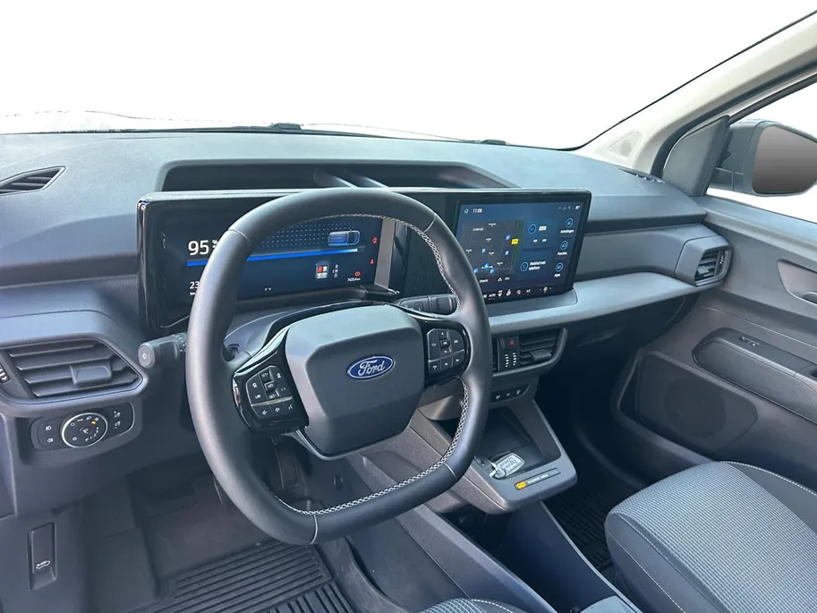 Ford E-Transit Courier Limited 44 kWh |Trehaak| Camera| Apple Carplay/Android Auto| stuurwiel verwarmd| 12 maanden Bovag Garantie|