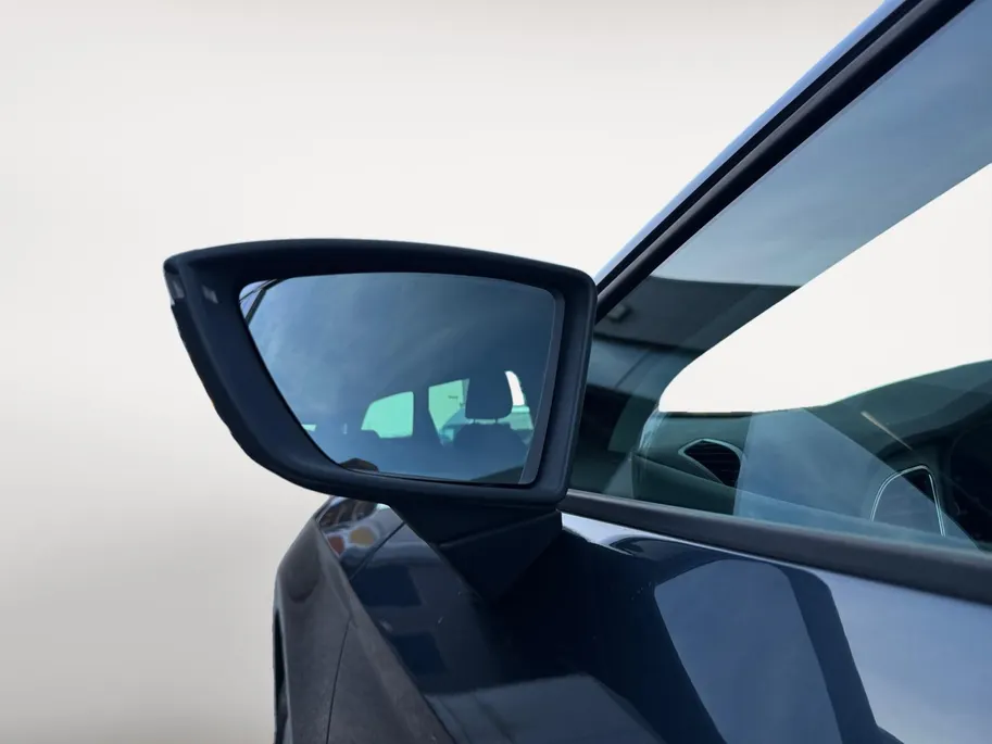 SEAT Leon ST 1.0 TSI Style Ultimate Edition | NL auto | 1e eigenaar | Navigatie | Apple carplay & Android auto | Parkeersensoren voor en achter | Achteruitrijcamera | 16' lichtmetalen velgen | Adapt. cruise control | Bovag garantie |