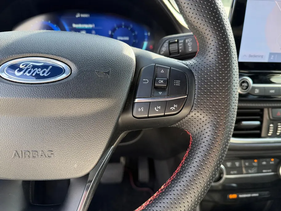 Ford Puma 1.0 EcoBoost Hybrid ST-Line X | Automaat | Trekhaak | Parkeersensoren voor en achter | Achteruitrijcamera | Adapt. Cruise control | BLIS | B&O | Draadloos opladen mobiel | 19' lichtmetalen velgen | Navigatie | Apple carplay & Android auto | Bovag garantie