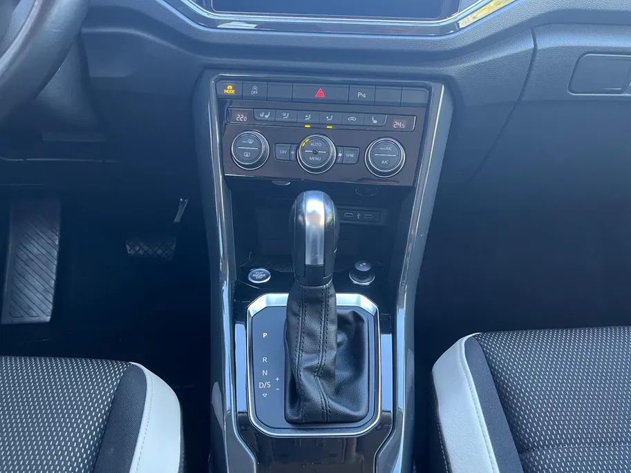 Volkswagen T-Roc 1.5 TSI Sport | Apple Carplay en Androis Auto | Adaptieve Cruise Control | Stoelverwarming | Parkeercamera | Digitale Cockpit