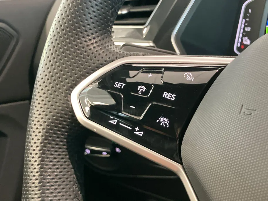 Volkswagen Tiguan 1.4TSIeHybrid 180kW/245PK R-Line Black Style · Dodehoeksensoren ·  Navigatie · Parkeersensoren · Apple/Android Car Play ·