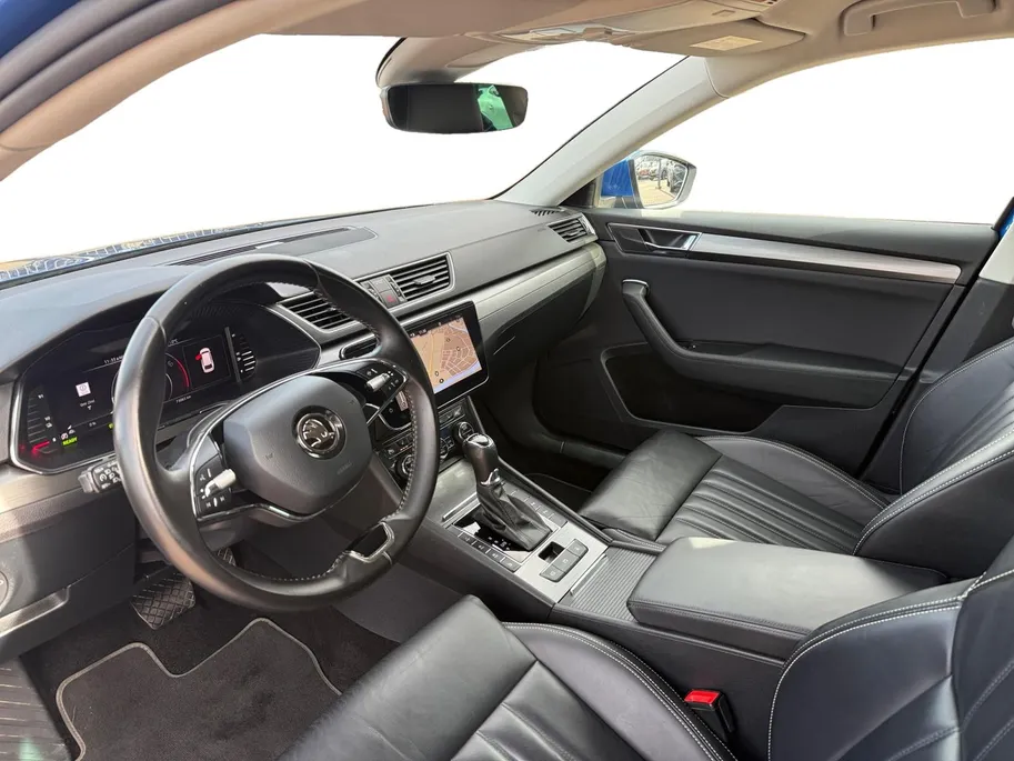 Škoda Superb Combi 1.4 TSI iV Business Edition Plus *Automaat*Navi+Camera*Parkeersensoren*Elekt. Stoelen*Lederen bekleding*Winter Pack*VOL OPTIES!