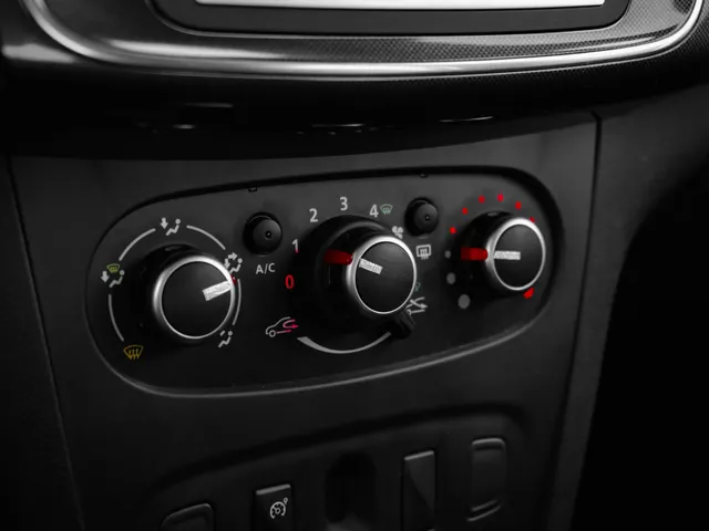 Dacia Sandero TCe 90 Easy-R Serie Limitee Royaal | automaat | airco | trekhaak | LM velgen
