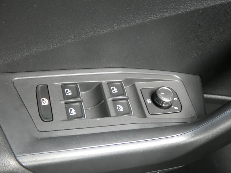 Volkswagen T-Roc 1.5 TSI 150pk 7-DSG T-Roc Business R / virtule cockpit