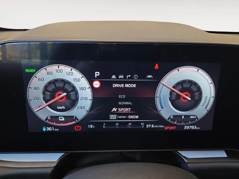 Kia Niro EV ExecutiveLine 64.8 kWh Accu 100% | Meest luxe uitvoering | Schuif/kantel dak | Dodehoek Detectie | Cruise Control Adaptief |  Head up Display | Stoelverwarming en Ventilatie | Harmen / Kardon | camera | Carplay & Android | Fabrieksgarantie t/m 19-06-2031