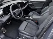 Audi Q6 e-tron S edition 306pk performance 100 kWh · Panoramadak · Luchtvering · Trekhaak · 360 Camera · Warmtepomp · Head-Up · Elek. Voorstoelen · 21'' Inch · 24-11-2030 of 100.000km