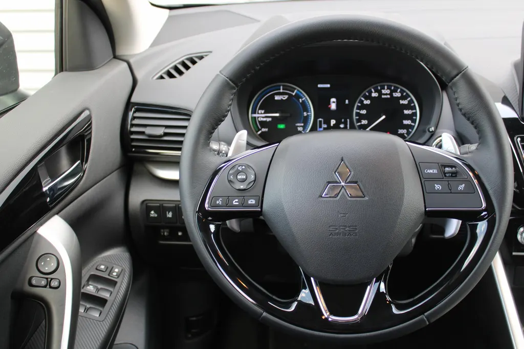 Mitsubishi Eclipse Cross 2.4 PHEV Intense | 18' LM | Clima | Keyless | Stoelverwarming | Cruise | Camera | Plug-in |