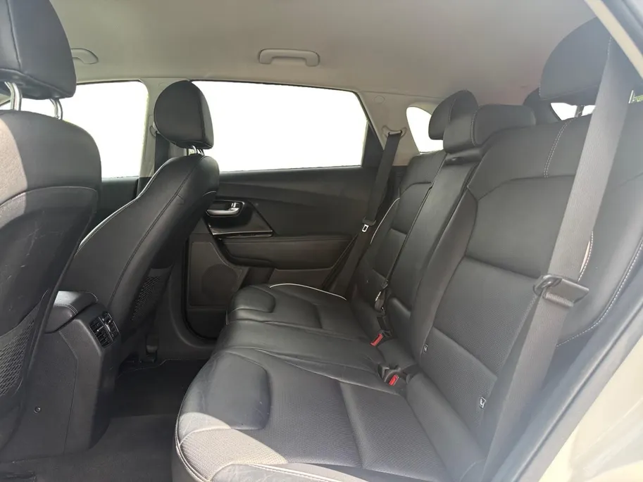 Kia e-Niro ExecutiveLine 64 kWh | Cruise Control | Climate Control | Camera | Navigatie | Stoelverwarming | Stoelventilatie | Stuurverwarming |