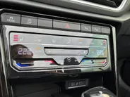 Volkswagen T-Roc Cabrio 1.5 TSI 150pk DSG R-Line · Apple/Android Car Play · P-Sensoren · Stoel-& Stuurverwarming · Rij mode Selectie · 18'' Inch ·
