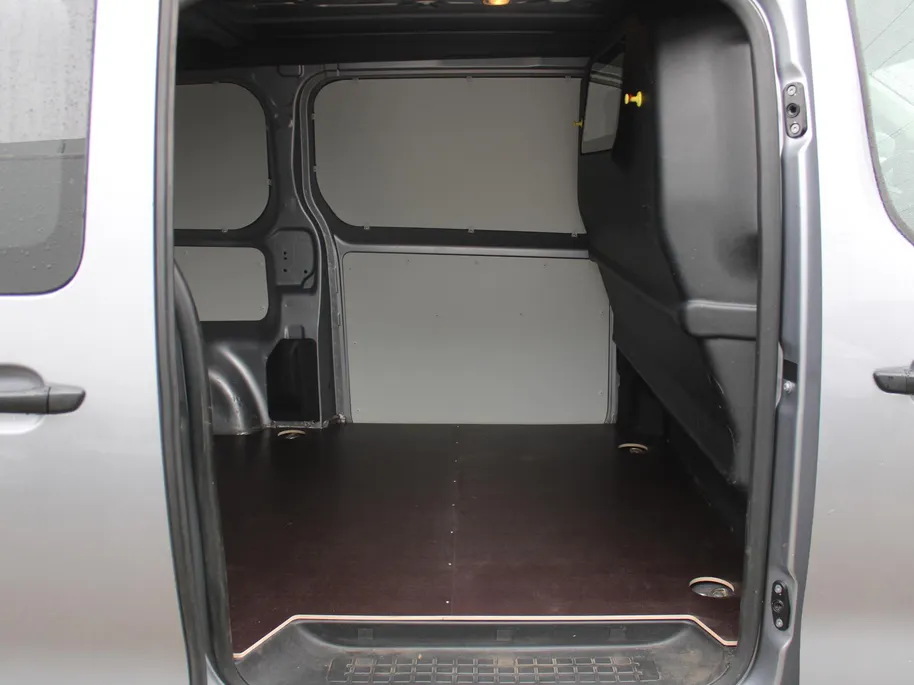 Peugeot Expert 1.5 BlueHDI 100 Standard Premium | Camera | Betonplex | Cruise | Navi | Carplay | Dodehoek detectie | Parkeersensor v+a | Airco |