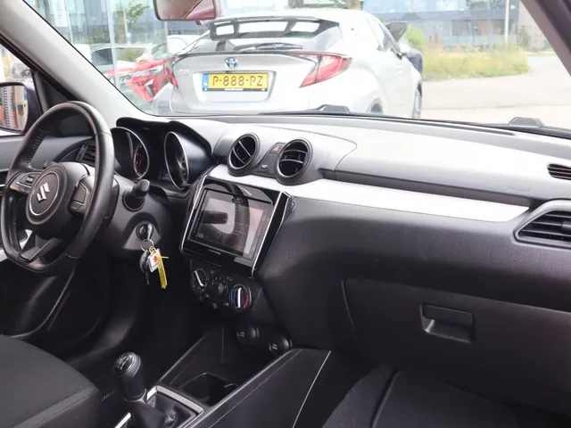 Suzuki Swift 1.2 Select Carplay | Camera
