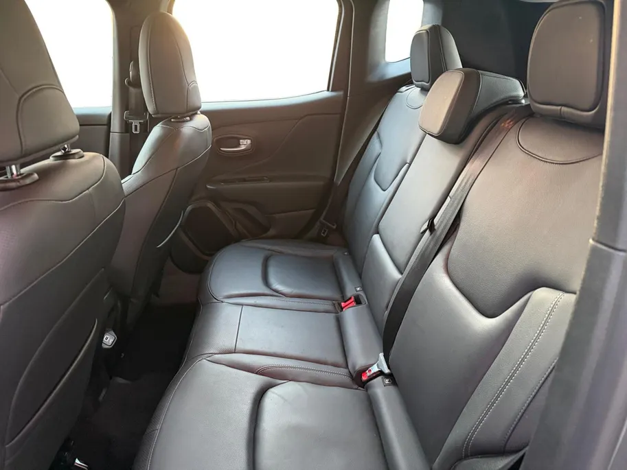 Jeep Renegade 1.5T e-Hybrid S 190PK AUTOMAAT | Black line| Lichtmetalen velgen| Parkeer sensoren V/A| Navigatie| Camera| Climate Control| 4WD drive| Leer| elec. stoel| Reservewiel|