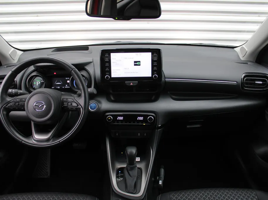Mazda 2 Hybrid 1.5 Select | 16' LM | Stoel- & stuurverwarming | HUD | Camera | Dodehoek sensor |