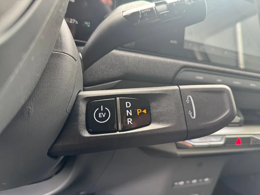 Kia EV2 Plus 61 kWh 3.000,- Inruilkorting | Privacy Glass | 18' lichtmetalen velgen | Warmtewerend glas rondom | Draadloze oplader voor smartphone