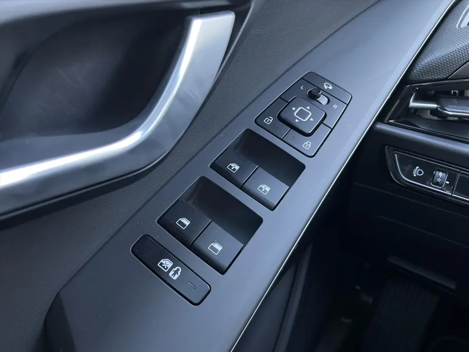 Kia Niro 1.6 Hybrid DynamicLine Edition / navi / Elektrische stoelen / Climate