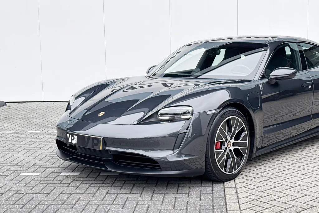 Porsche Taycan 4S Performance