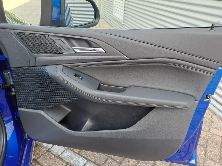 BMW 2 Serie Active Tourer 220i AUTOMAAT | Sensoren | Navigatie | Cruise | 360 Camera | Head-up display | Elektrisch verstelbare stoel | Apple Carplay/Android Auto