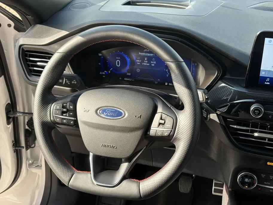 Ford Kuga 1.5 EcoBoost ST-Line X 150PK | PANORAMADAK | TREKHAAK 1800 kg | APPLE CAR PLAY - ANDROID AUTO | ADAPTIEVE CRUISE CONTROL