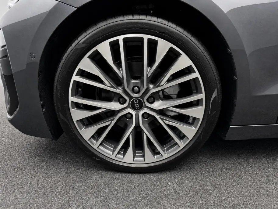 Audi A6 e-tron S edition 83 kWh 286 PK · Optiek zwart · Trekhaak elek. wegklapbaar · Lederen bekleding · 21'' LM velgen · Winterpakket