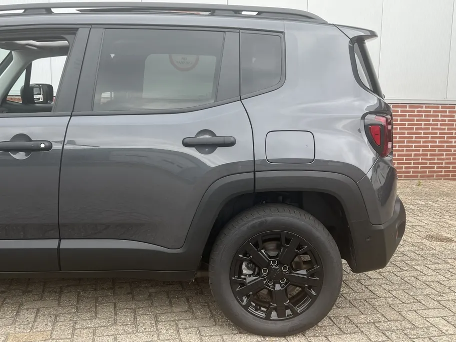 Jeep Renegade 4xe 240 PK Hybrid North Star | Pano | Safety | Winter | 18'