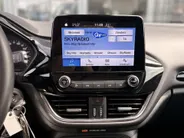 Ford Fiesta 1.0 EcoBoost Hybrid Titanium PARKEERSENSOREN ACHTER I ALL SEASON BANDEN I APPLE CARPLAY / ANDROID AUTO I