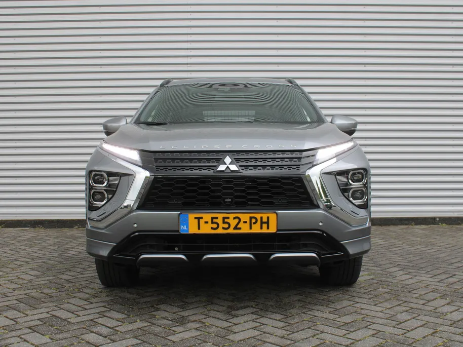 Mitsubishi Eclipse Cross 2.4 PHEV Executive | Trekhaak | 18' LM | 360 Camera | Navi | Cruise adapt. | Elek. stoelverstelling | Leer/Alcantara | Stuur-/stoelverwarming | LED |