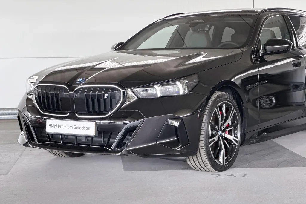 BMW i5 Touring xDrive40 84 kWh
