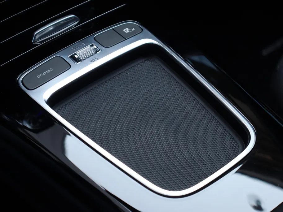 Mercedes-Benz A-Klasse 180 Business Solution AMG l Panorama dak l Keyless l AMG Line l
