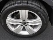 Volkswagen Tiguan 1.4TSIeHybrid 180kW/245PK Elegance DSG · Panoramadak · Trekhaak · 360°Camera + Parkeersensoren · Stoelverwarming · Apple/Android Car Play ·