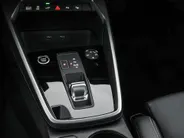 Audi A3 Sportback 40 TFSIe 204pk S-tronic S Edition · Panoramadak · Apple/Android Car Play · Lederen Bekleding · Cruise Control · Navigatie · Stoelverwarming · P-Sensoren · 17'' Inch ·