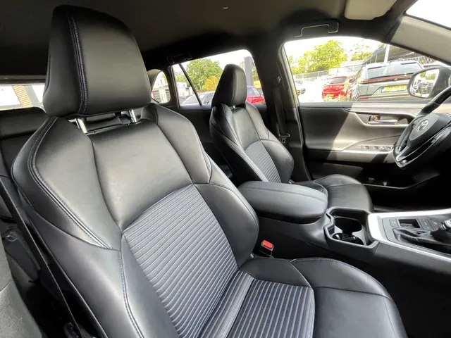 Toyota RAV4 2.5 Hybrid Bi-Tone