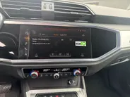 Audi Q3 35TFSI 110KW/150PK S-Line · Camera · Trekhaak · Panoramadak · Stoelverwarming · Apple/Android Car Play ·