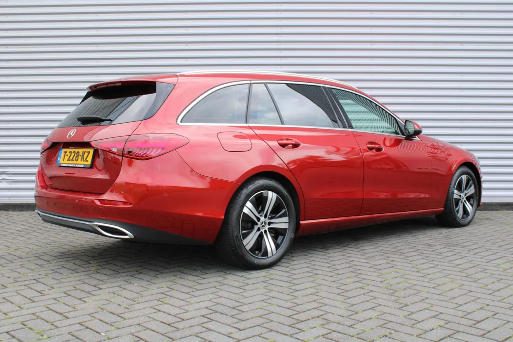 Mercedes-Benz C-Klasse Estate 180 Business Line | Stoelverwarming | Camera | Elek. stoelverstelling + achterklep | Draaloze telefoonlader | 17” LM | LED | Clima | Navi |