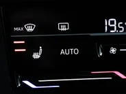 Volkswagen Polo 1.0 TSI 110pk DSG R-Line · Camera · Matrix LED · Stoelverwarming · Apple/Android Car Play · ACC · P-Sensoren · 17'Velgen ·