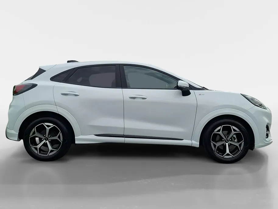 Ford Puma 1.0 EcoBoost Hybrid ST-Line | Automaat | Pano dak | Winter pack | Adapt. Cruise control | BLIS | Afneembare trekhaak | Draadloos opladen mobiel | Elektr. Achterklep | Parkeersensoren voor en achter | 360 gr camera | Fabrieksgarantie |
