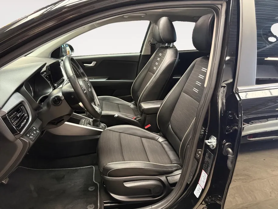 Kia Stonic 1.0 T-GDi MHEV GT-PlusLine Meest luxe uitvoering | 1e Eigenaar | Panorama dak | Dealer onderhouden | Cruise Control Adaptief | Carplay | Metallic lak | Fabrieksgarantie t/m 10-5-2030 + 3x 1 jaar* | NAP