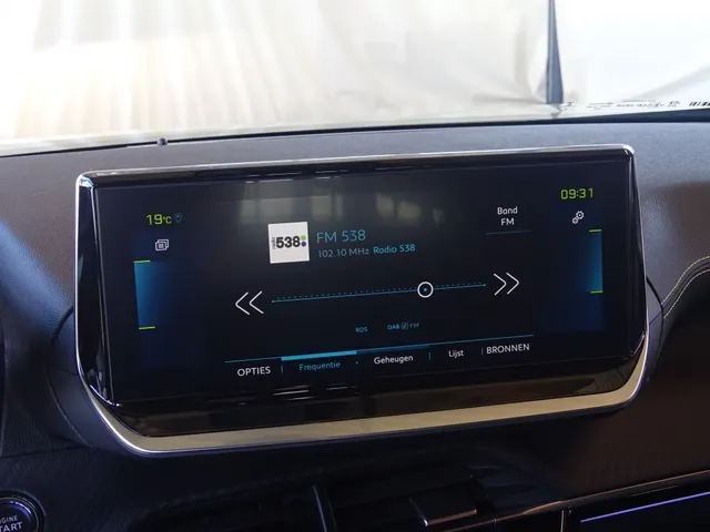 Peugeot e-2008 EV GT 50 kWh