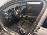 Mercedes-Benz A-Klasse 200 Launch Edition Premium AUTOMAAT AMBIENT LIGHT NAVI AIRCO CAMERA CRUISE CONTROLE AMBIANCE VERLICHTING APPLE CARPLAY ANDRIOD AUTO AMG PAKKET ZEER MOOIE AUTO