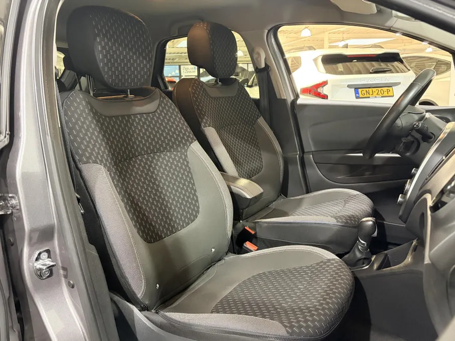 Renault Captur 150PK TCe Intens Automaat | 1ste Eigenaar | Trekhaak | 1200kg Trekgewicht | Cruise Control | Climate Control | Navigatie | Camera | Parkeersensoren | Licht & Regen Sensor | Armsteun |