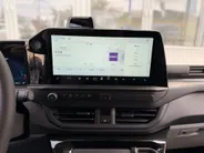 Ford E-Transit Custom L2H1 MS-RT 71 kWh 286 PK Dubbele Cabine UIT VOORRAAD I INKLAPBARE TREKHAAK I DRIVER ASSIST PACK ULTIMATE I DUBBELE ZIJSCHUIFDEUREN I FULL LED-KOPLAMPEN I APPLE CARPLAY / ANDROID AUTO I