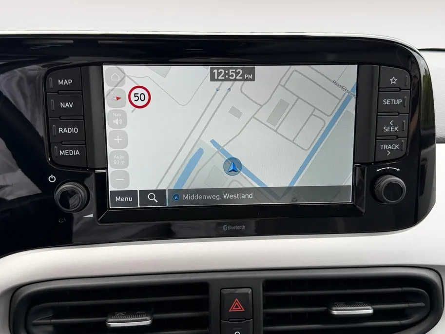 Hyundai i10 1.0 Premium | Climate Control | Achteruitrijcamera | Navigatie | Parkeersensoren achter | Apple Carplay/ Android Auto