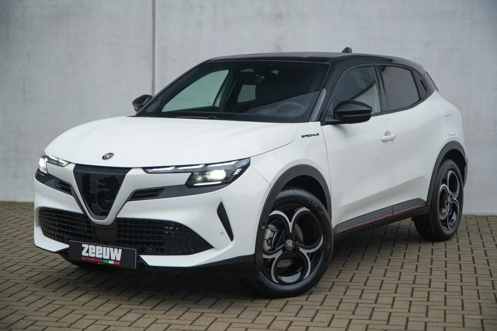 Alfa Romeo Junior 1.2 Turbo 136 PK Ibrida Speciale | Techno | Camera | Navi | Carp