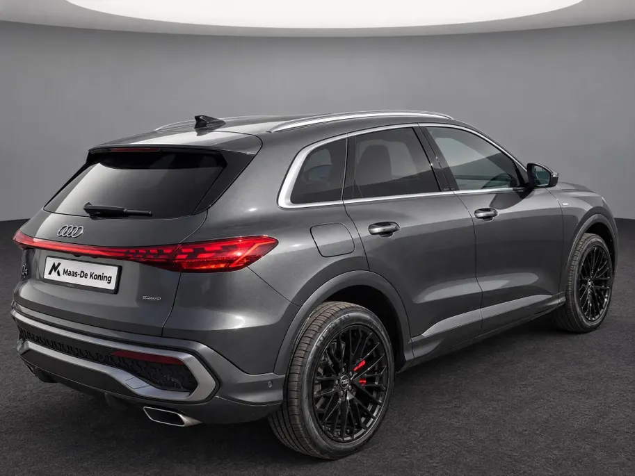 Audi Q5 2.0TFSIe-hybrid 270kW/367PK quattro S edition · Trekhaak · Leder · Camera · Apple/Android Car Play · Drive select · Garantie t/m 25-02-2028