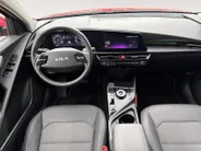 Kia Niro EV DynamicLine 64.8 kWh |*1E EIGENAAR | TREKHAAK | *LAGE KM- STAND | VOLLEDIG DEALER ONDERH. | APPLE CARPLAY/ ANDROID AUTO | CAMERA | NAVI | ADAPT. CRUISE | NETTE AUTO |
