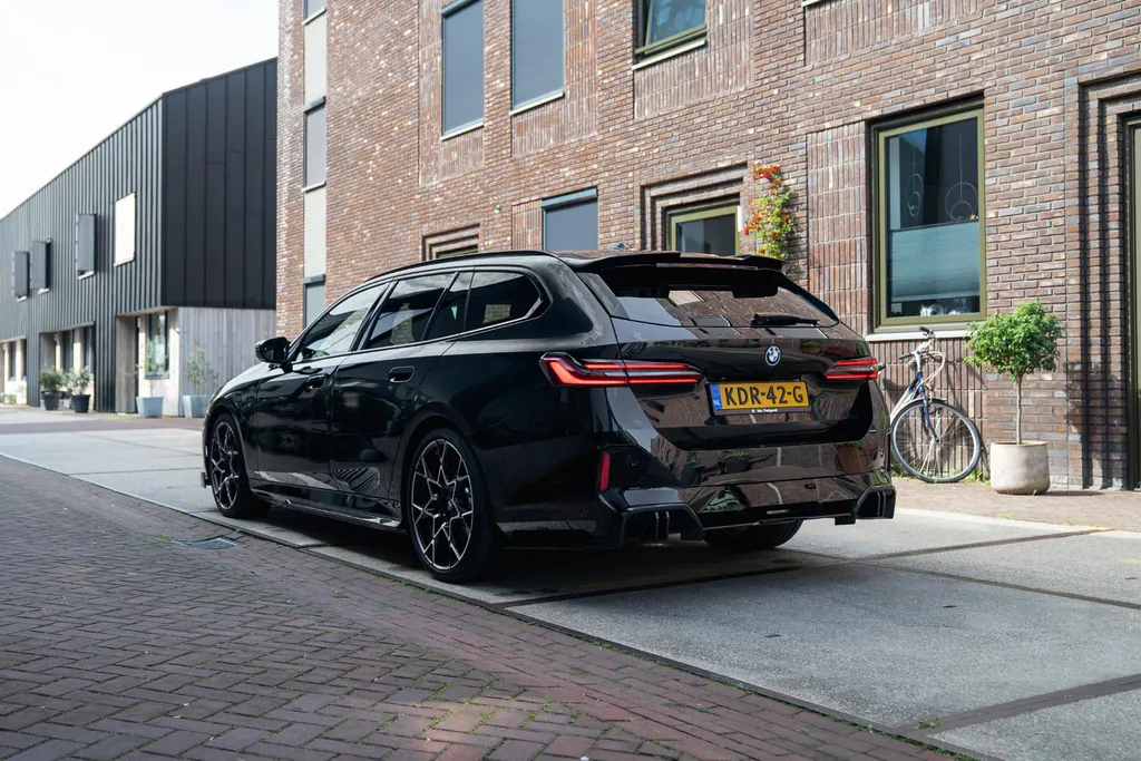 BMW 5 Serie Touring 530e M Sport Edition | M Performance Parts