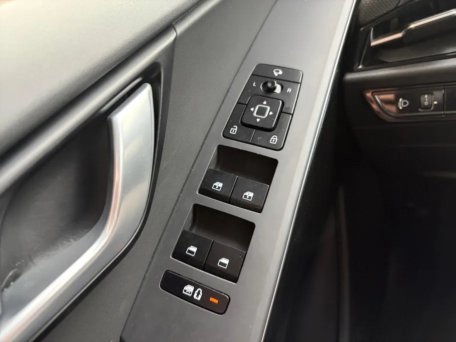 Kia Niro EV Edition Advanced 64.8 kWh | *1E EIGENAAR | FABRIEKSGARANTIE | *LAGE KM-STAND | APPLE CARPLAY/ ANDROID AUTO | STUUR/ STOELVERWARMING | NAVI | CAMERA | ETC…