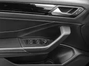 Volkswagen T-Roc Cabrio 1.5 TSI 150pk DSG R-Line · Camera · Apple/Android Car Play · Stoel-& Stuurverwarming · P-Sensoren · 18'' Inch ·