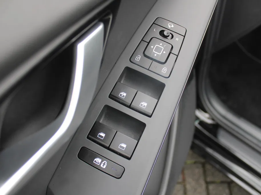 Kia Niro 1.6 GDi Hybrid DynamicPlusLine | Schuif-/kanteldak | Stuur-/stoelverwarming | Cruise adapt. | Camera | HUD | LED | Clima | 16' LM | Navi |